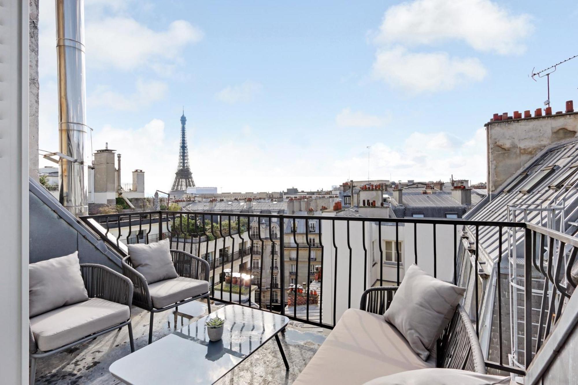 Eiffel Tower View Apartment Paris Exterior photo