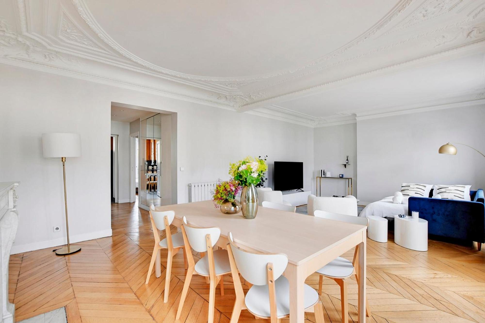 Eiffel Tower View Apartment Paris Exterior photo