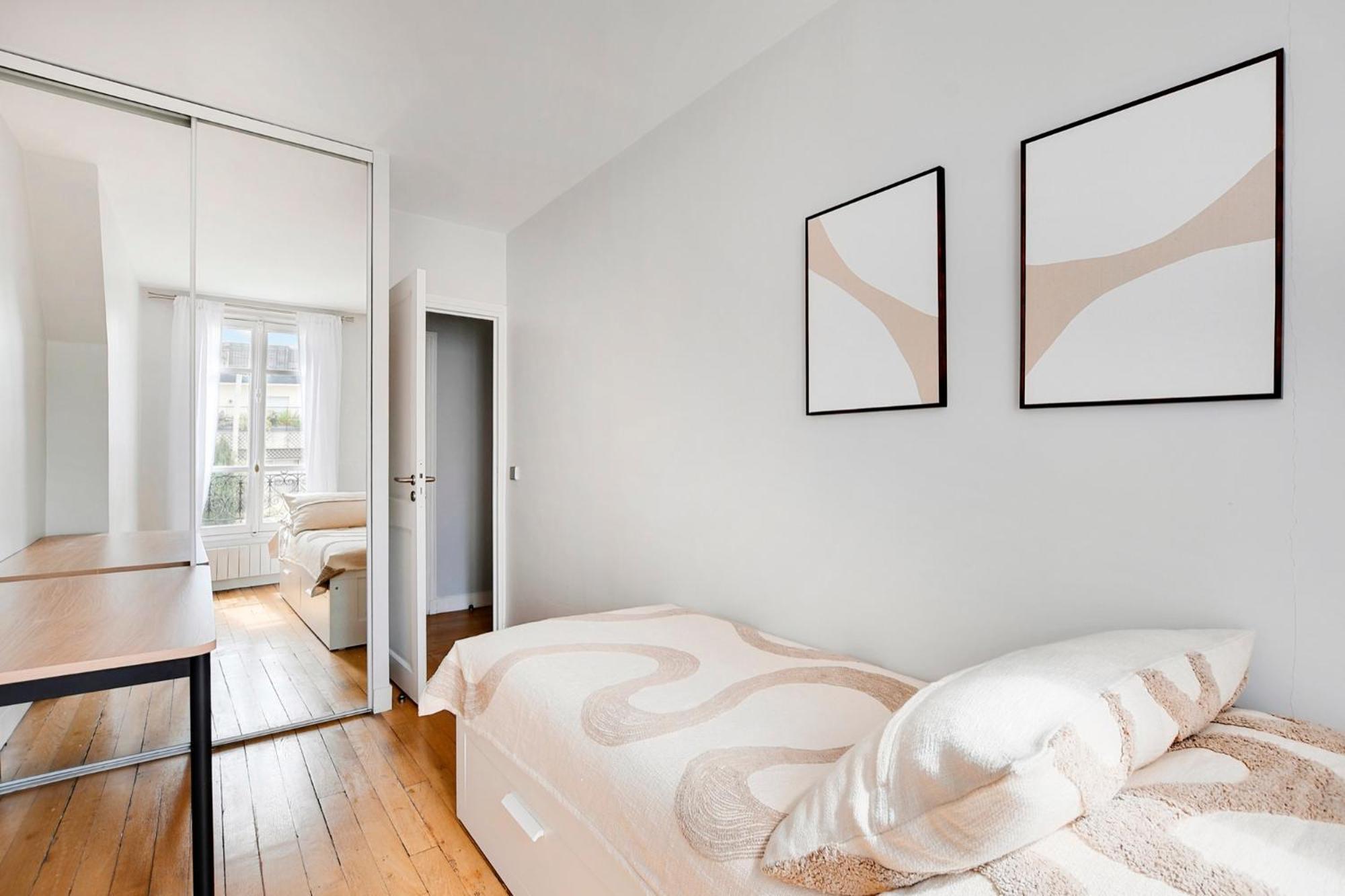 Eiffel Tower View Apartment Paris Exterior photo